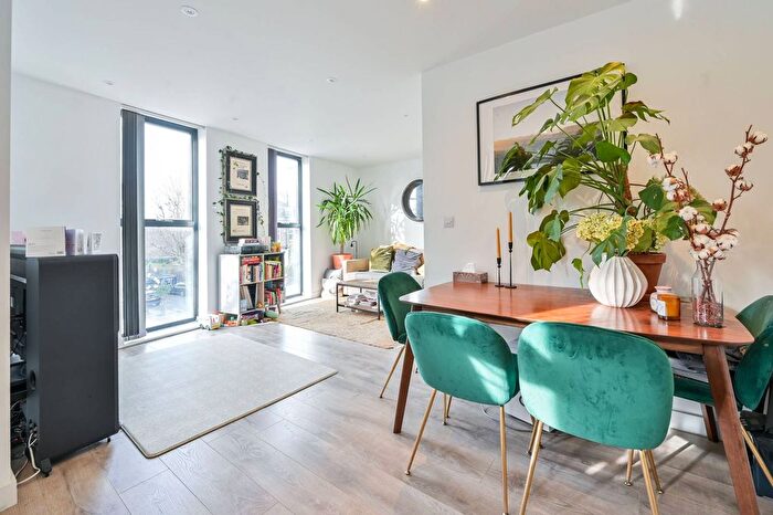 2 Bedroom Flat To Rent In Grange Road, Bermondsey, London, SE1