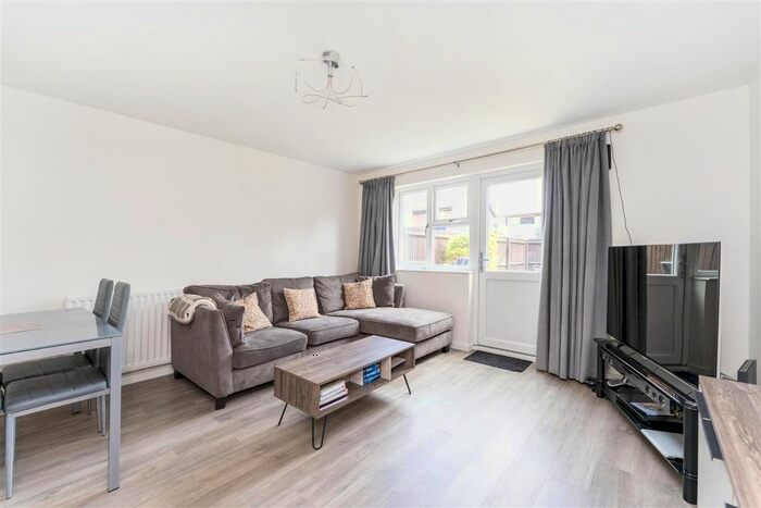 3 Bedroom Terraced House To Rent In Clementine Close, Ealing, W13