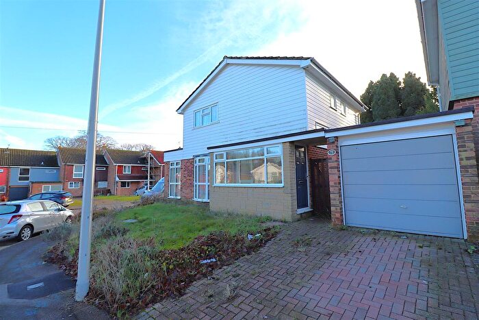 3 Bedroom Detached House For Sale In Campleshon Road, Rainham, ME8