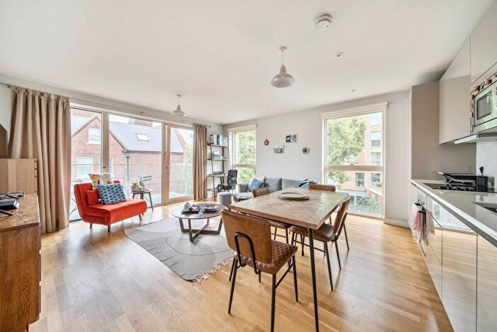 1 Bedroom Flat For Sale In Tyler Court, Elephant And Castle, London, SE17