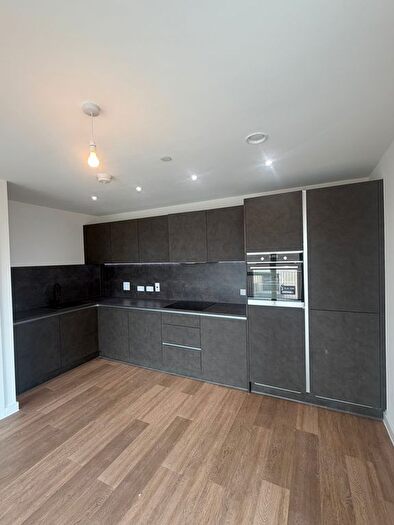 3 Bedroom Flat To Rent In , NW9