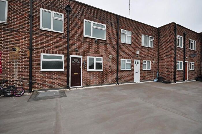 3 Bedroom Maisonette To Rent In North Street Hornchurch Essex, RM11