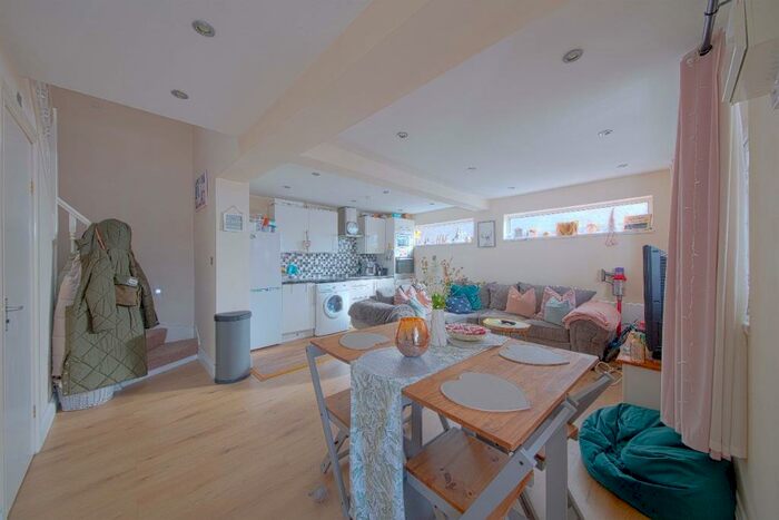 1 Bedroom Semi-Detached House To Rent In Belmont Vale, Maidenhead, SL6