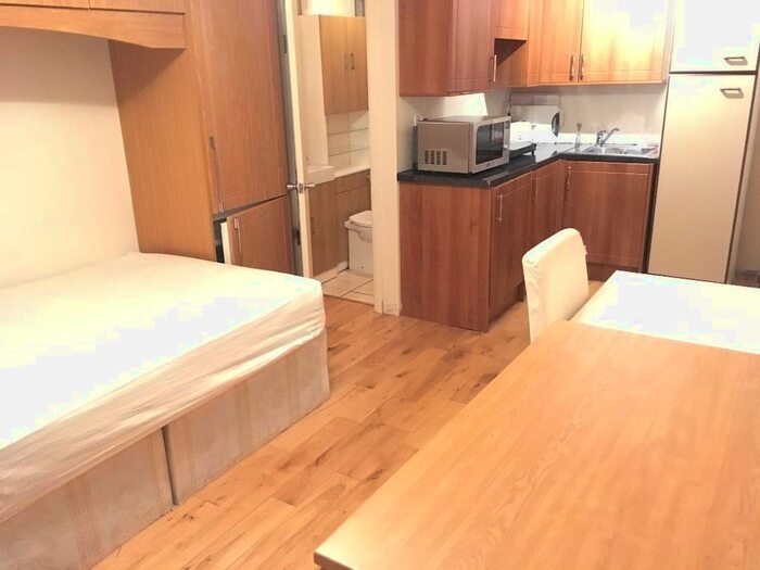 Studio To Rent In Very Near Thornbury Road Area, Isleworth, TW7