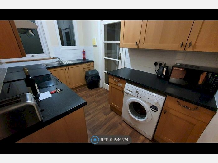 4 Bedroom Semi-Detached House To Rent In Whippendell Road, Watford, WD18