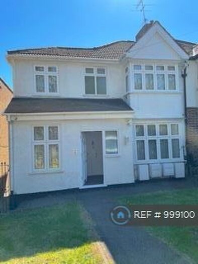 2 Bedroom Flat To Rent In Harrow Weald, Harrow, HA3