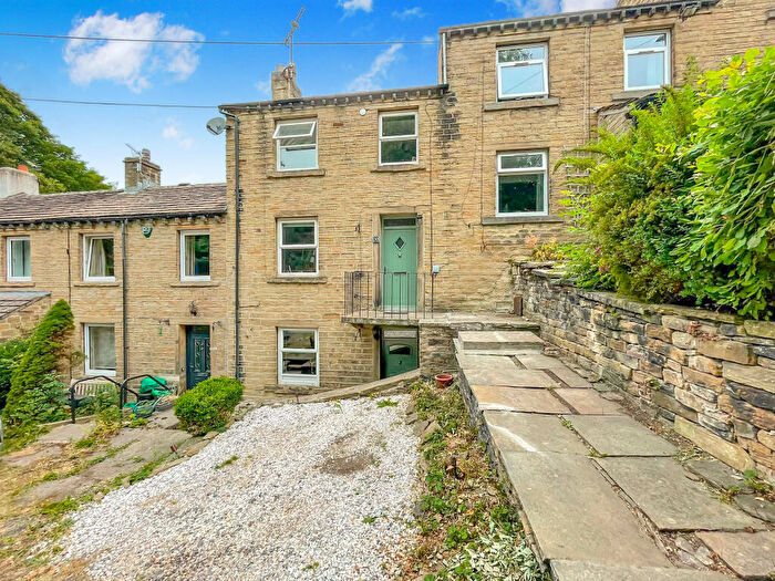 3 Bedroom Cottage For Sale In North Road, Kirkburton, Huddersfield, Kirklees, HD8