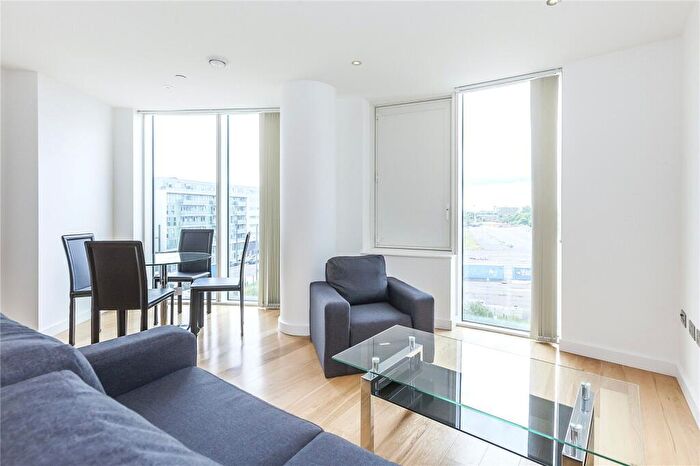 2 Bedroom Apartment To Rent In High Street, London, E15