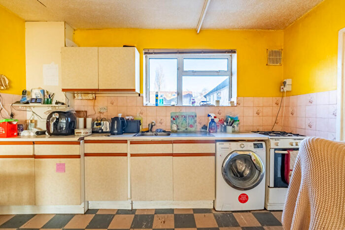 3 Bedroom End Of Terrace House For Sale In Pemberton Close, St. Albans, Hertfordshire, AL1