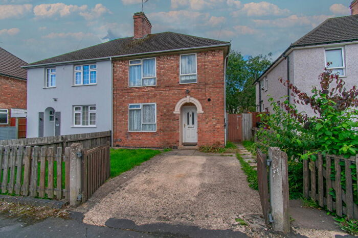 3 Bedroom Semi-Detached House For Sale In The Farm Close, Leicester, LE2