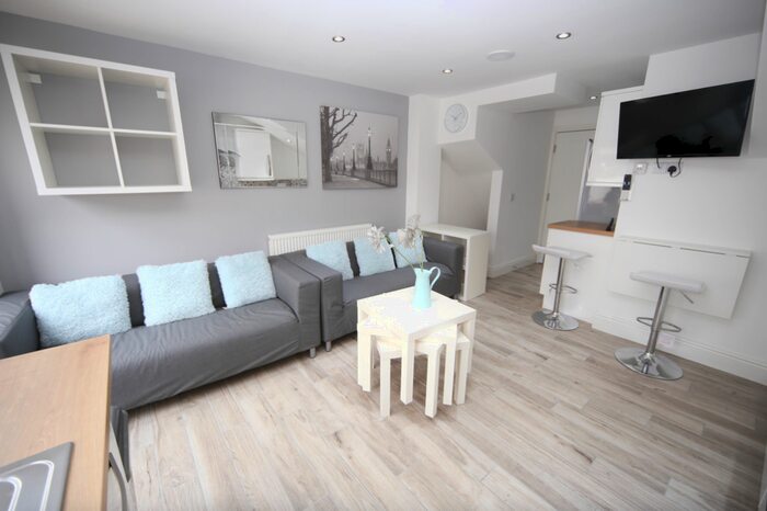 6 Bedroom Terraced House To Rent In Parkfield Place, Cardiff(City), CF14