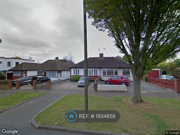 2 Bedroom Bungalow To Rent In Eastwood Road North, Leigh On Sea, SS9