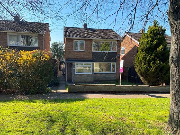 3 Bedroom Detached House For Sale In Rockingham Road, Kettering, NN16