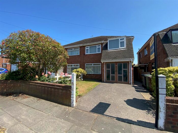 3 Bedroom Semi-Detached House For Sale In Millcroft, Crosby, Liverpool, L23