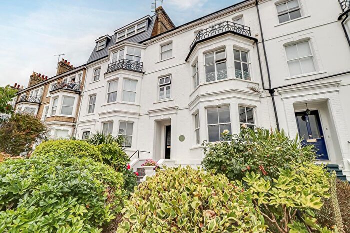 2 Bedroom Flat For Sale In Clifftown Parade, Southend-on-Sea, SS1