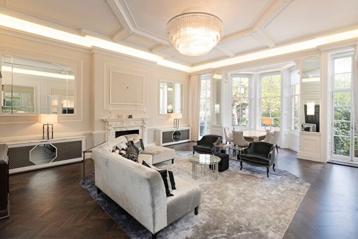 2 Bedroom Flat For Sale In Cadogan Square, London, SW1X