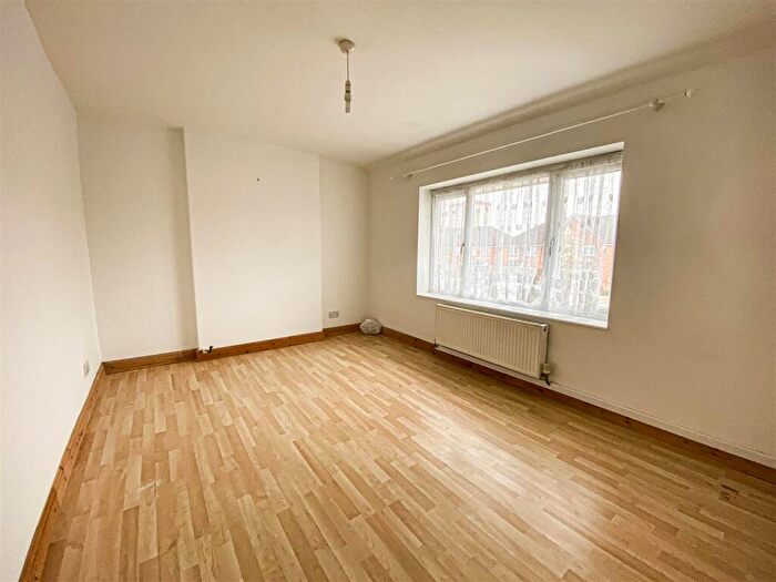 1 Bedroom Flat To Rent In Buckland End, Hodge Hill, B34