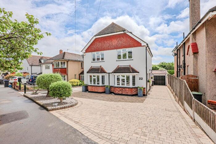 4 Bedroom Detached House For Sale In Buxton Avenue, Leigh-On-Sea, SS9