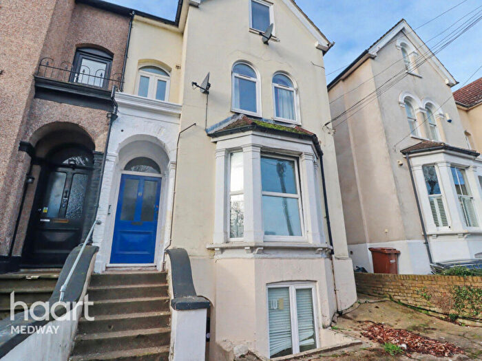 1 Bedroom Apartment To Rent In Vicarage Road, Rochester, ME2