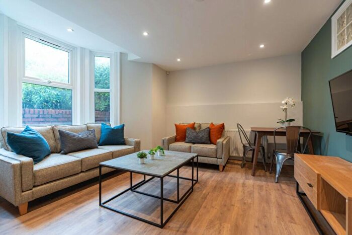 5 Bedroom Flat To Rent In Jesmond Road, Newcastle, NE2
