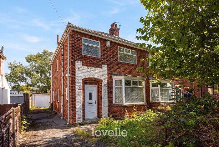 3 Bedroom Semi-Detached House For Sale In Chelmsford Avenue, Grimsby, DN34