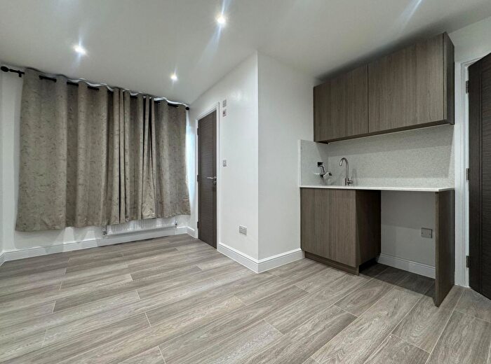 Studio To Rent In Burnley Road, London, NW10