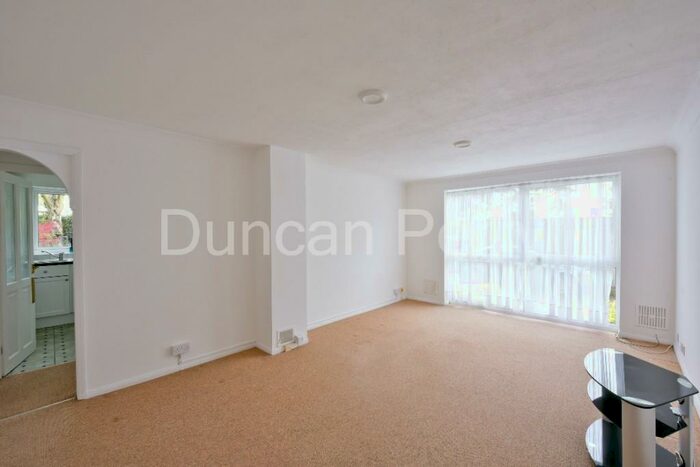 1 Bedroom Ground Flat To Rent In Thornton Road, Potters Bar, Hertfordshire, EN6