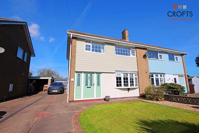 3 Bedroom Semi-Detached House For Sale In Woodlands Avenue, Immingham, DN40