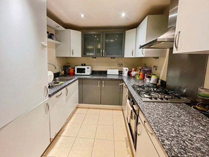 2 Bedroom Apartment To Rent In Hanover Avenue, London, E16