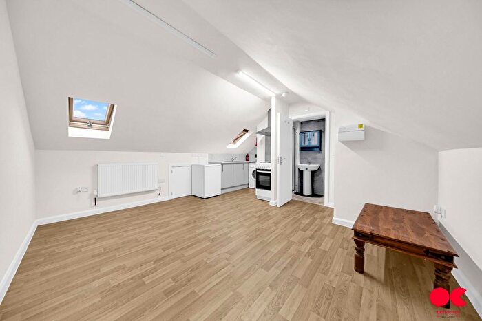 Studio To Rent In Lea Bridge Road, Leyton, E10