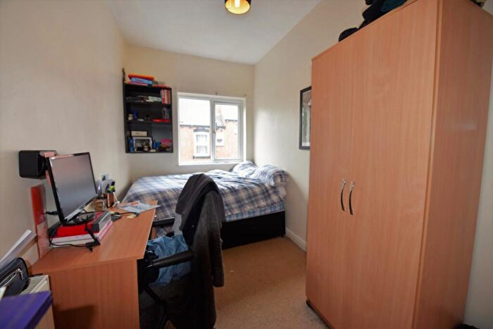 2 Bedroom House To Rent In Chiswick Terrace, LS6
