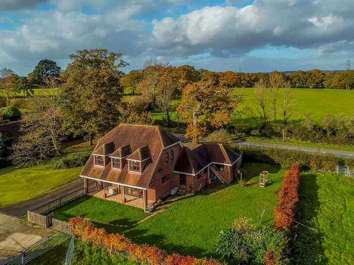 4 Bedroom Farm House For Sale In Fair Oak, Eastleigh, SO50