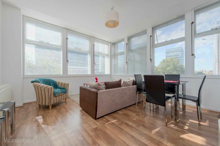 1 Bedroom Flat To Rent In South Block, Metro Central Heights, Elephant And Castle, London, SE1