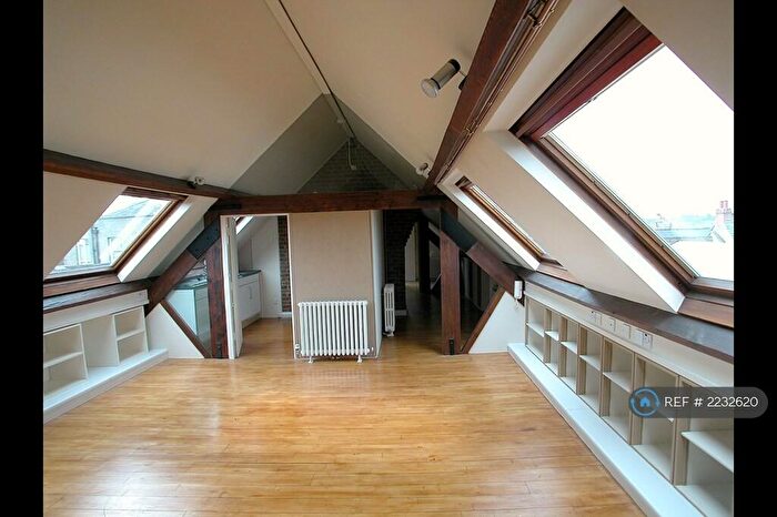 2 Bedroom Flat To Rent In Old School Court, Honiton, EX14