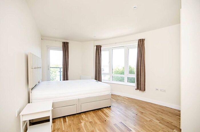2 Bedroom Flat To Rent In Heritage Avenue, Colindale, London, NW9
