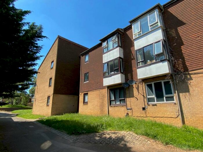 2 Bedroom Flat To Rent In Mushroom Field Road, Ecton Brook, Northampton, NN3