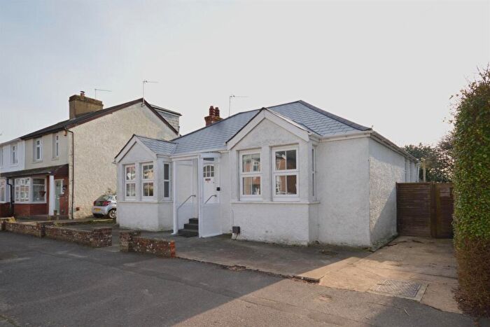 2 Bedroom Detached Bungalow To Rent In Kings Avenue, Chichester, PO19