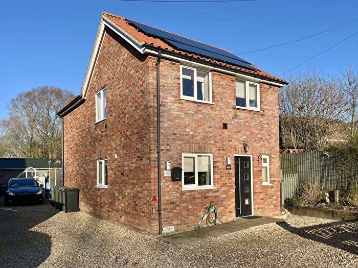 3 Bedroom Cottage For Sale In Norwich Road, Yaxham, Dereham, NR19