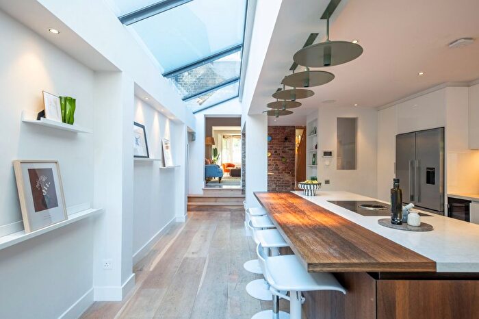 3 Bedroom Terraced House For Sale In Sirdar Road, London, W11
