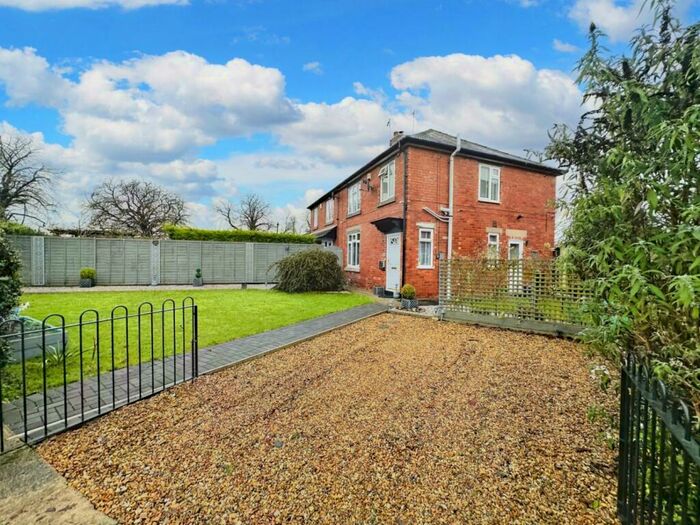 3 Bedroom Semi-Detached House For Sale In Auster Bank Road, Tadcaster, LS24