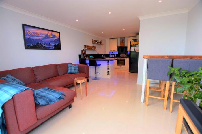 2 Bedroom Flat To Rent In Bath Road, Slough SL1