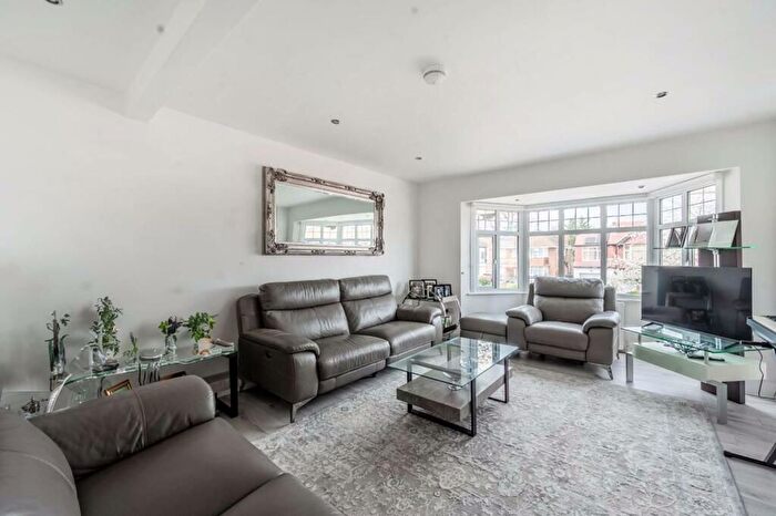 3 Bedroom Property For Sale In Whitchurch Lane, Edgware, HA8