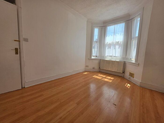 3 Bedroom Property To Rent In Caulfield Road, London, East Ham, E6
