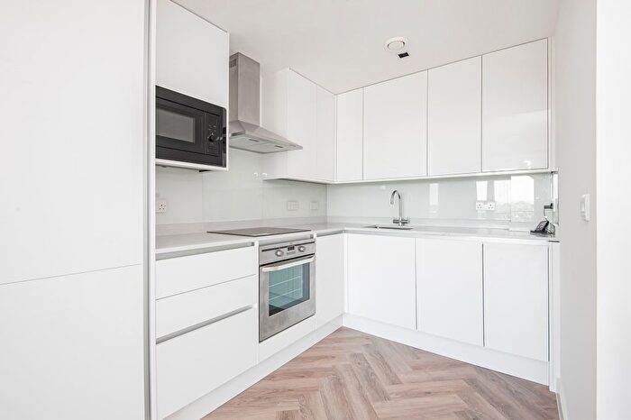 2 Bedroom Flat To Rent In Reed House, London, SW19