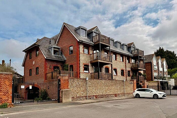 2 Bedroom Apartment For Sale In Wharf House, Canal Wharf, Chichester, PO19