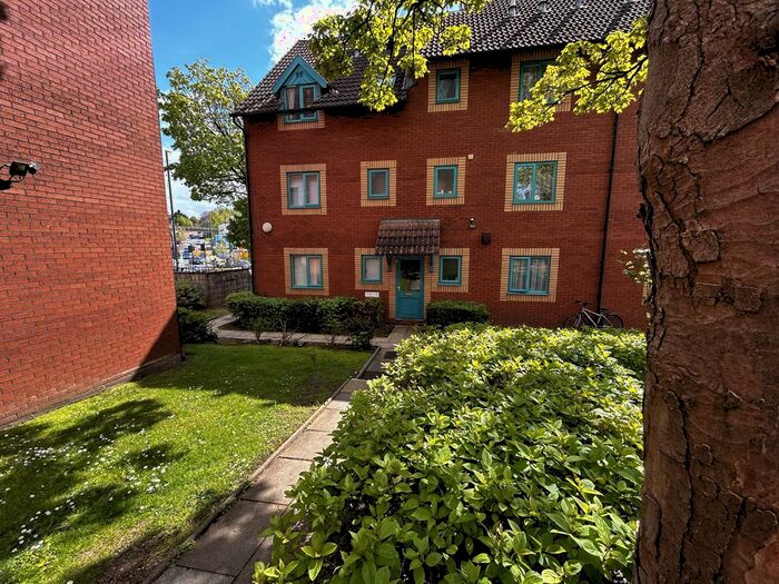 1 Bedroom Flat To Rent In Badgers Walk, Brislington, Bristol, BS4