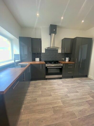 2 Bedroom Flat To Rent In Heathfield, Swansea, SA1