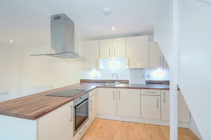 2 Bedroom Apartment To Rent In Newbury, Berkshire, RG14