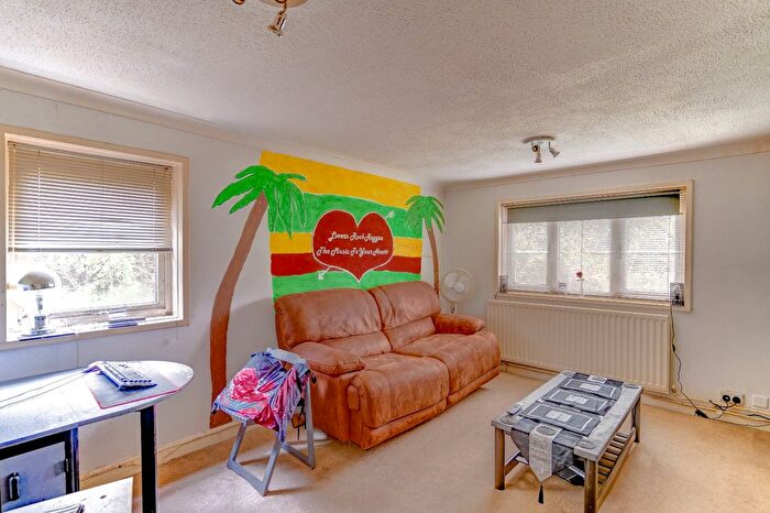 1 Bedroom Flat For Sale In Abberley Close, Church Hill South, Redditch, Worcestershire, B98