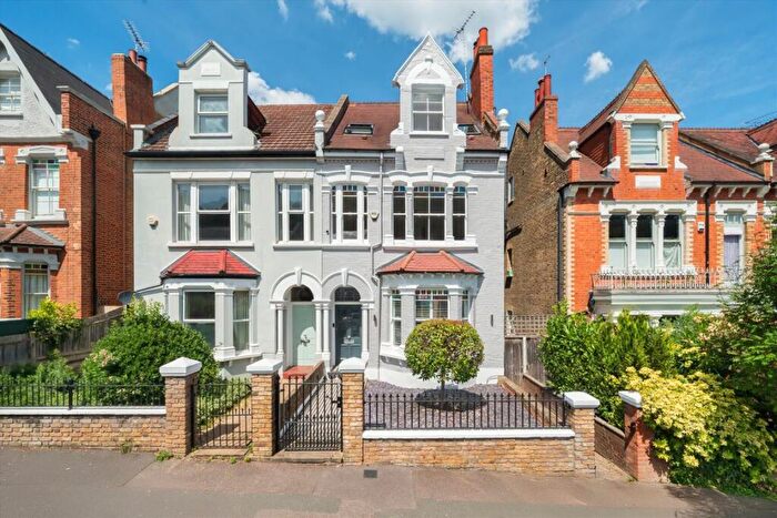 5 Bedroom Semi-Detached House For Sale In Claremont Road, Highgate, N6